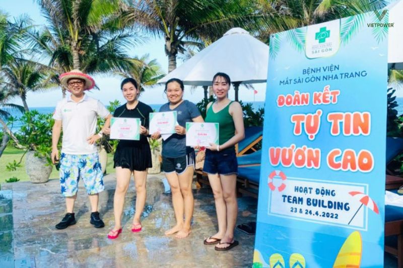 Băng rôn cần phù hợp với không gian chương trình