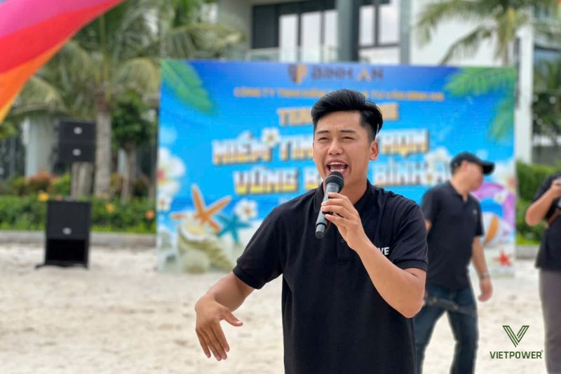 Một MC duyên dáng, biết pha trò hài hước đúng lúc sẽ làm cho chương trình thú vị hơn