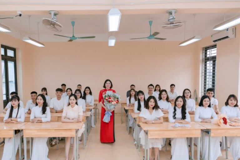 100+ Stt họp lớp 20 năm ra trường hay, hài hước & ý nghĩa