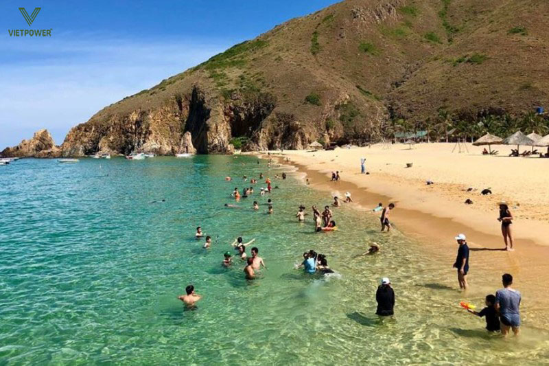 Bãi biển Kỳ Co có không gian team building biển và thiên nhiên hoang sơ