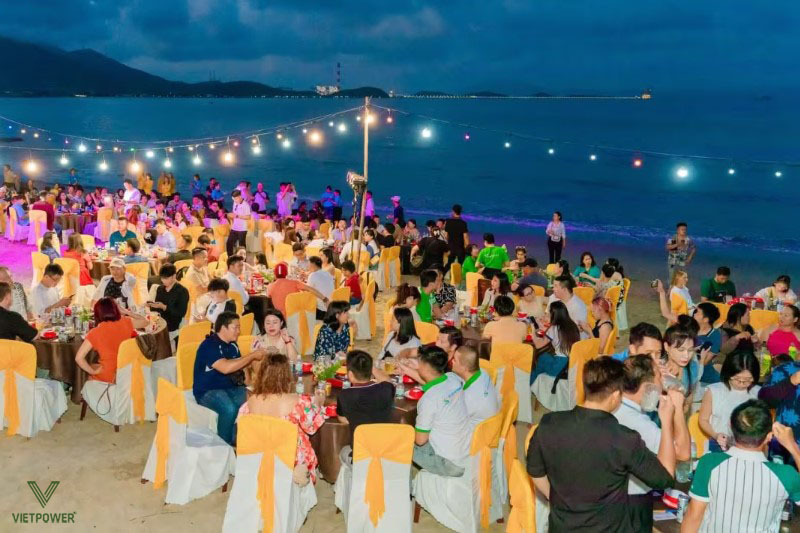 Tổ chức team building Quy Nhơn kết hợp gala dinner đáng nhớ