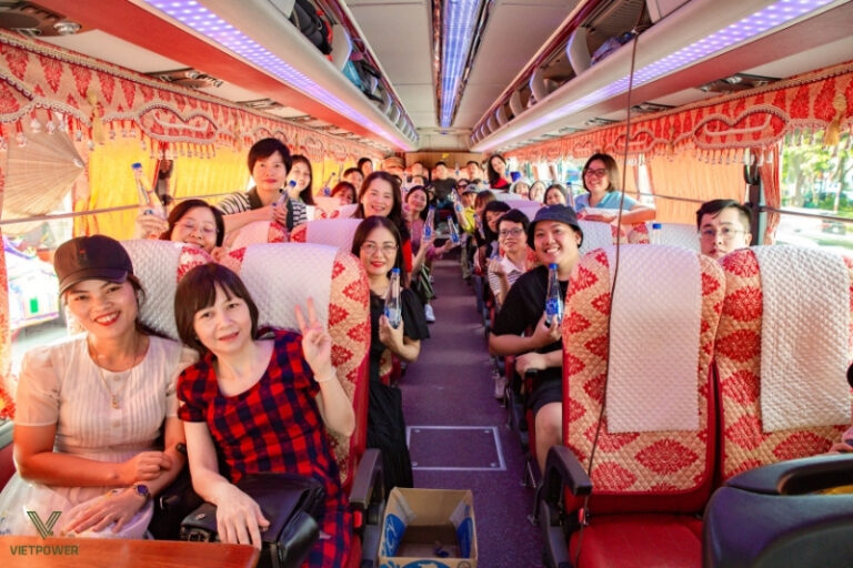 Top 10 trò chơi team building trên xe hay vui nhộn nhất