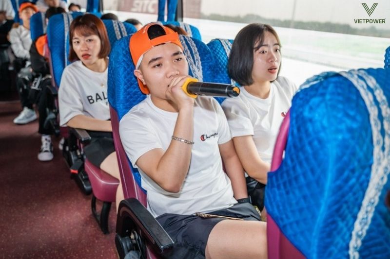 Trò chơi team building “Hát tiếp nối” tăng sự tương tác, gắn kết