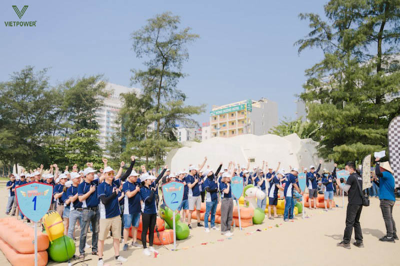 Tên nhóm team building hài hước giúp tạo bầu không khí vui vẻ, gần gũi và thân thiện