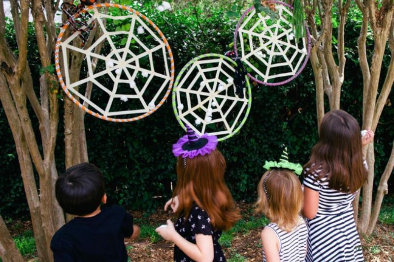 Trò chơi thử thách ném nhện phù hợp với nhiều độ tuổi