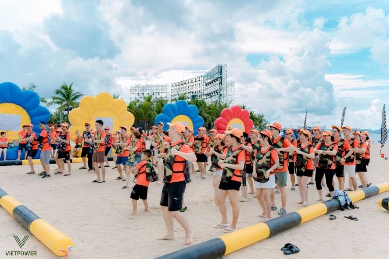 Trò chơi team building “Tìm người giống mình” gắn kết các thành viên lại với nhau