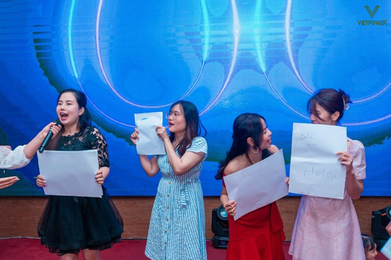 Chọn trò chơi phù hợp với số lượng và đối tượng khách mời Chọn trò chơi phù hợp với số lượng và đối tượng khách mời