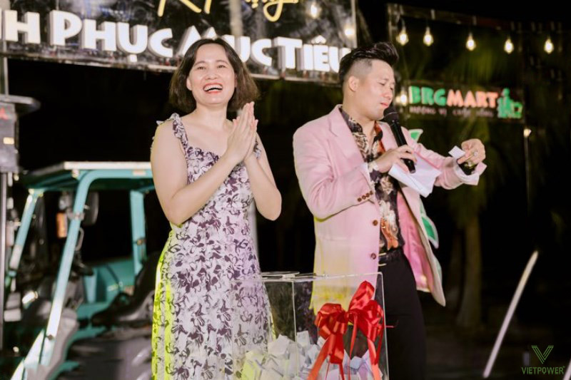 Tạo không khí vui vẻ và khích lệ sự tham gia trò chơi Tạo không khí vui vẻ và khích lệ sự tham gia trò chơi