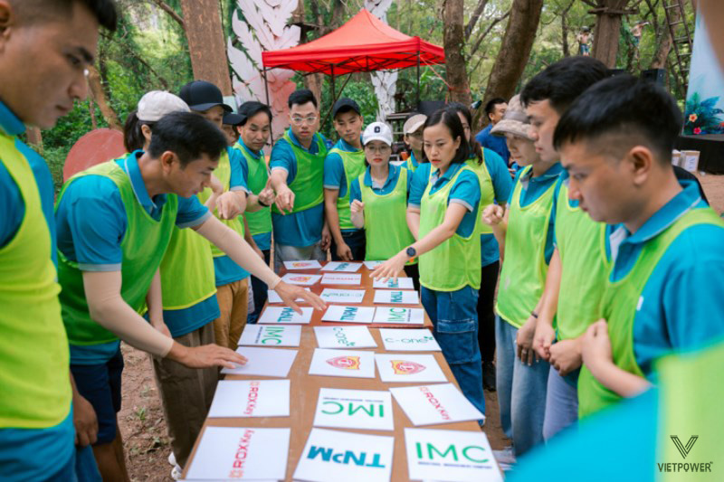Trò chơi "Truy tìm kho báu" mang tính khám phá và giúp tăng sự gắn kết giữa các đội Trò chơi "Truy tìm kho báu" mang tính khám phá và giúp tăng sự gắn kết giữa các đội