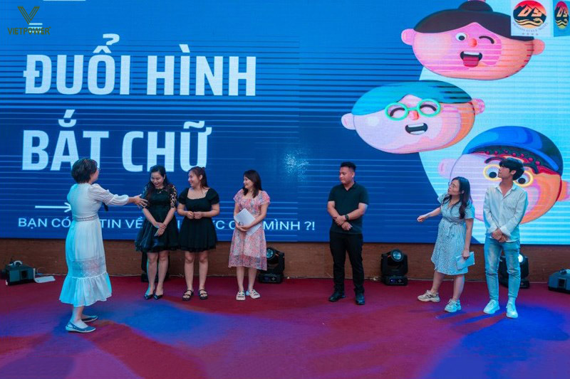 Trò chơi gala dinner nên có luật đơn giản, dễ nắm bắt Trò chơi gala dinner nên có luật đơn giản, dễ nắm bắt