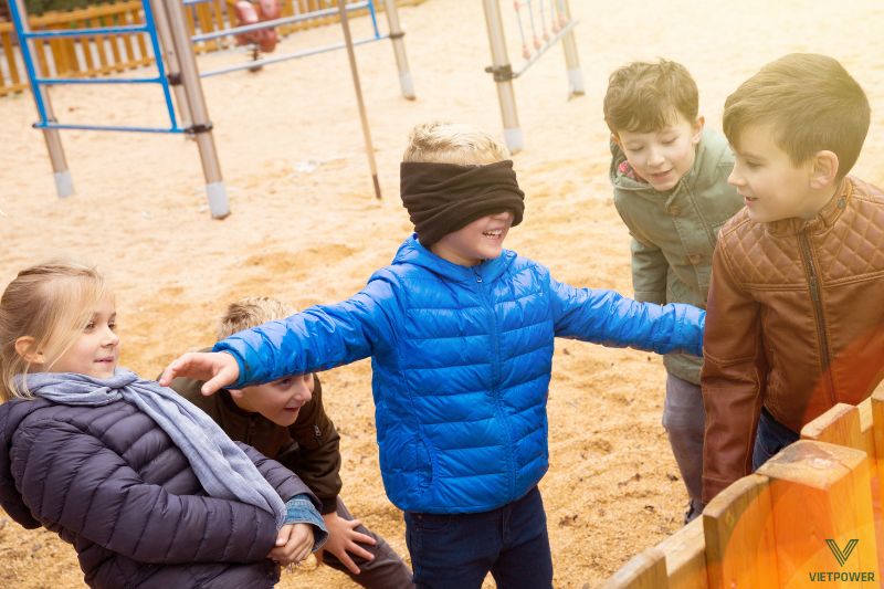 Bịt mắt bắt dê rèn khả năng phản xạ