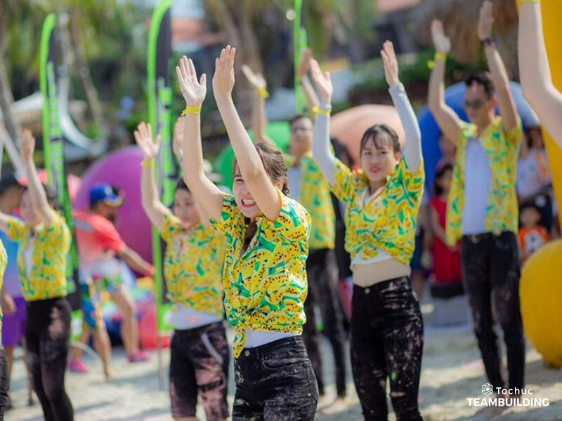 Trò Đại dương lắc lư lan tỏa năng lượng khi cả tập thể cùng tạo “làn sóng” chuyển động đồng bộ