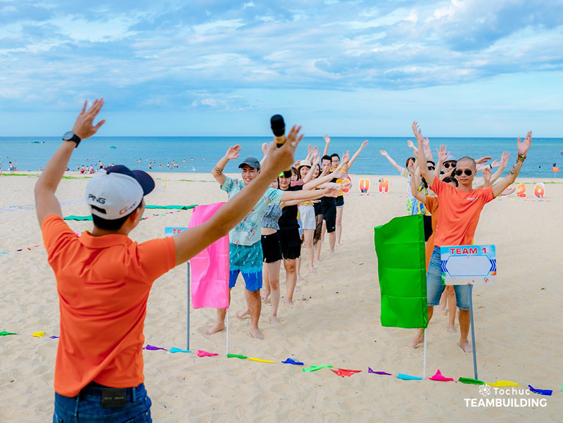 Trò Vũ điệu cây nến thần yêu cầu phản xạ nhanh, phối hợp nhịp nhàng theo hiệu lệnh