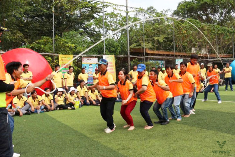 Nhảy dây đồng đội giúp rèn luyện sự phối hợp, nhịp nhàng và thể lực Nhảy dây đồng đội giúp rèn luyện sự phối hợp, nhịp nhàng và thể lực