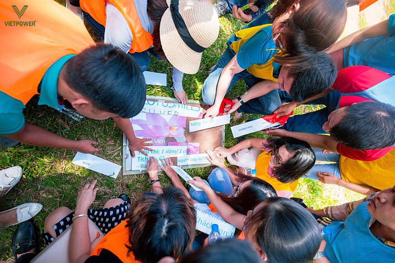 Trò chơi ghép chữ giúp rèn luyện tư duy, phối hợp và khả năng sáng tạo của nhóm Trò chơi ghép chữ giúp rèn luyện tư duy, phối hợp và khả năng sáng tạo của nhóm