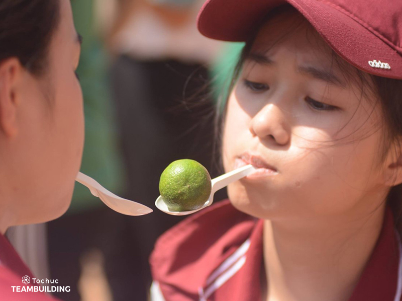 Trò chơi Ngậm thìa chuyền bóng
