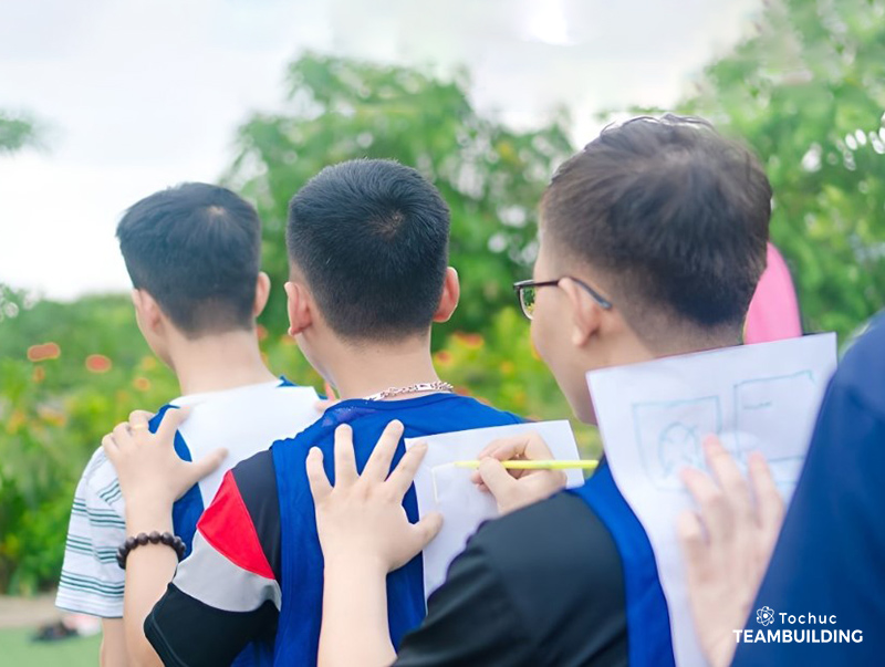 Trò chơi Vẽ tranh trên lưng 