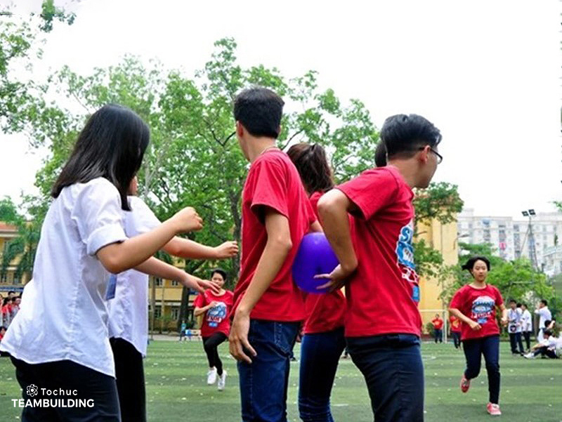 Trò chơi Chuyền bóng bằng lưng