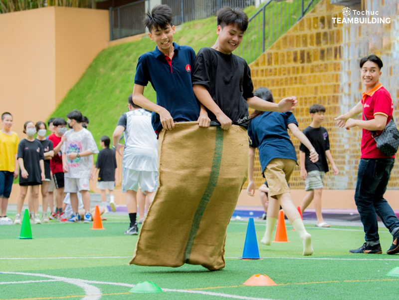 Trò chơi Nhảy bao bố đôi
