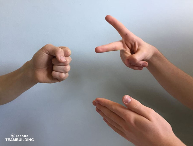 Trò chơi Oẳn tù tì tạt nước