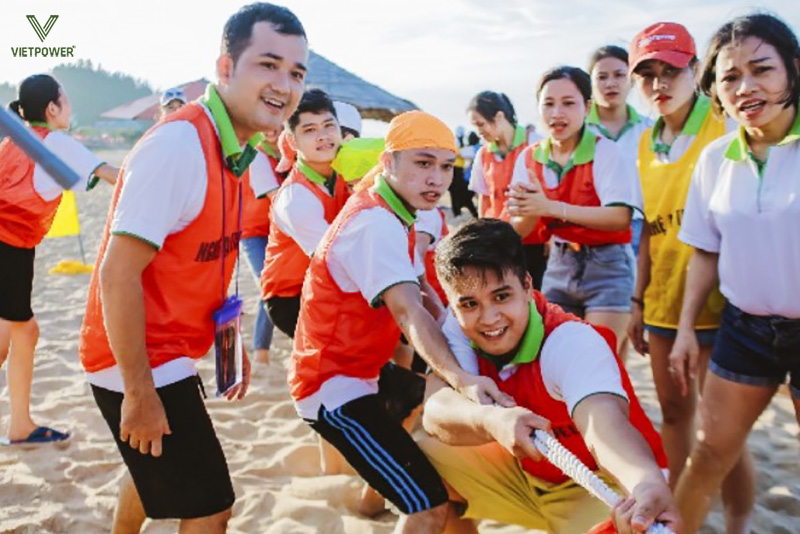 Trò chơi kéo co là một trò chơi tập thể phổ biến, giúp rèn luyện sức mạnh, tinh thần đồng đội Trò chơi kéo co là một trò chơi tập thể phổ biến, giúp rèn luyện sức mạnh, tinh thần đồng đội