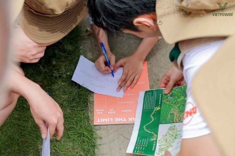 Cùng giải mã trò chơi team building giải mật mã “Mật thư thời gian”