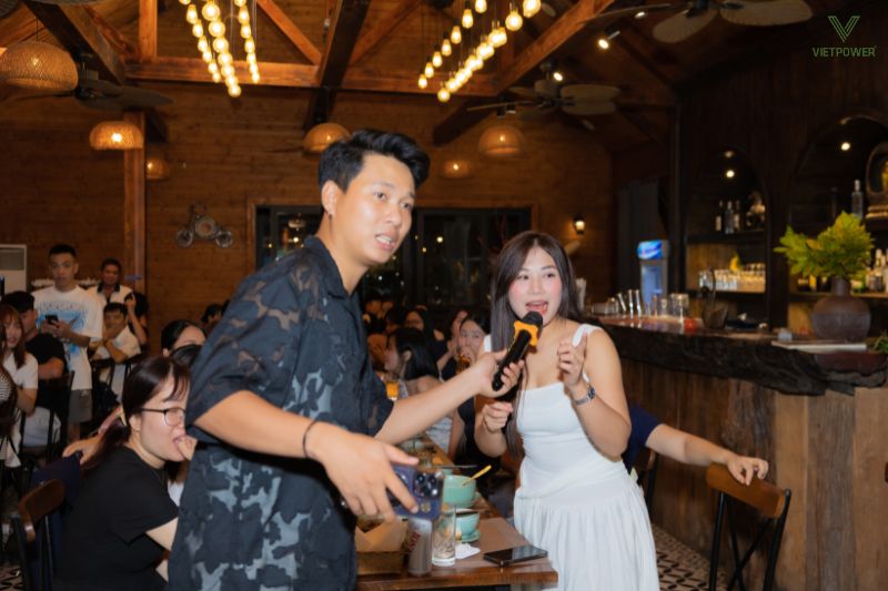 Người chơi đoán đồng đội là ai