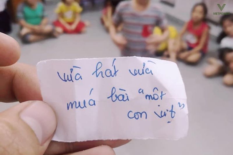 Thử thách trò chơi trong bông hoa bắt được