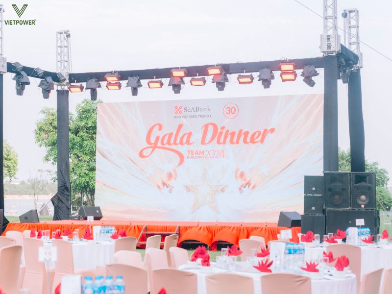 Chi phí tổ chức gala dinner lớn nhất là thuê địa điểm và ẩm thực
