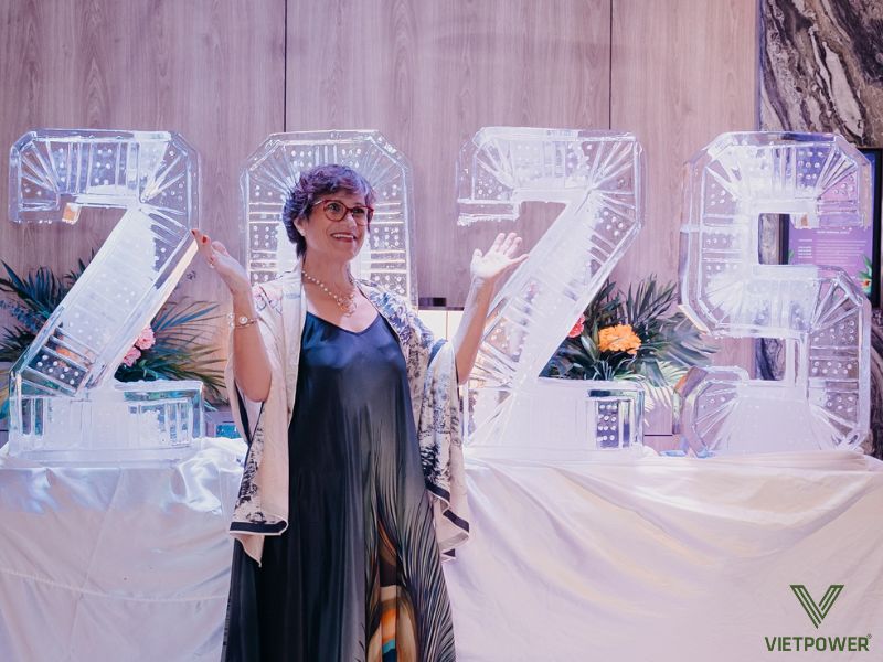 Việc lựa chọn trang phục cần tôn vinh vẻ cổ điển và tinh tế