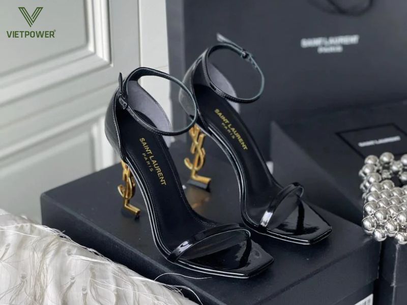 Giày cao gót là lựa chọn không thể thiếu trong những bữa tiệc gala