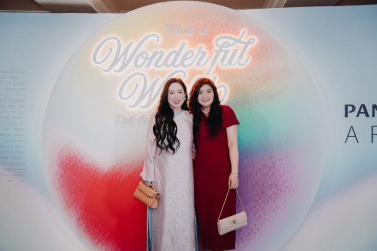 Gala dinner mặc gì? 10 Gợi ý các trang phục dự tiệc sang trọng ,ấn tượng