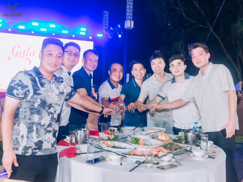 Chất lượng dịch vụ phải đồng bộ với tiêu chuẩn của một sự kiện gala chuyên nghiệp Chất lượng dịch vụ phải đồng bộ với tiêu chuẩn của một sự kiện gala chuyên nghiệp