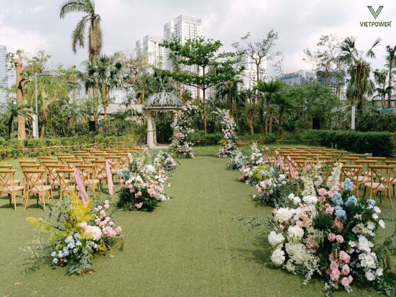 Khách sạn InterContinental Hanoi Landmark72 sở hữu khu vực sân ngoài trời/hiên rộng lớn Khách sạn InterContinental Hanoi Landmark72 sở hữu khu vực sân ngoài trời/hiên rộng lớn