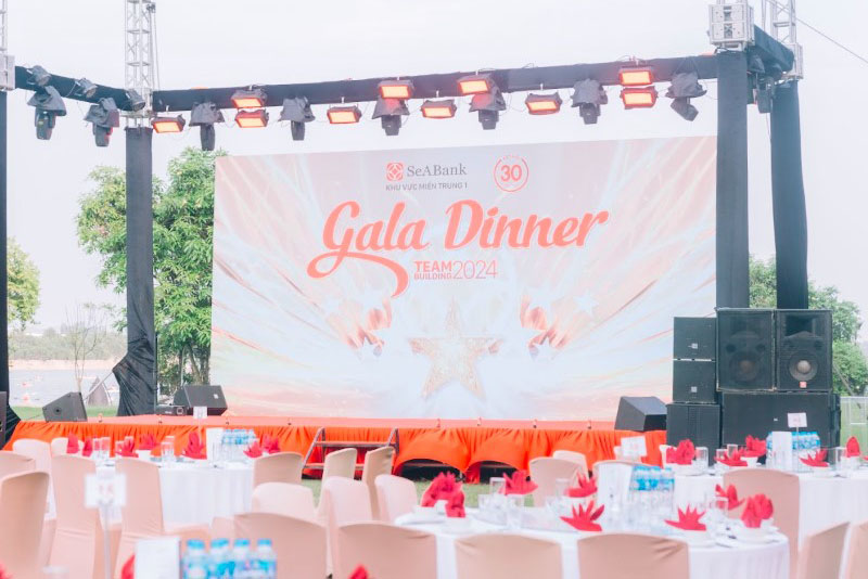 Địa điểm gala dinner ngoài trời cần nằm ở khu vực có đường giao thông thông thoáng Địa điểm gala dinner ngoài trời cần nằm ở khu vực có đường giao thông thông thoáng