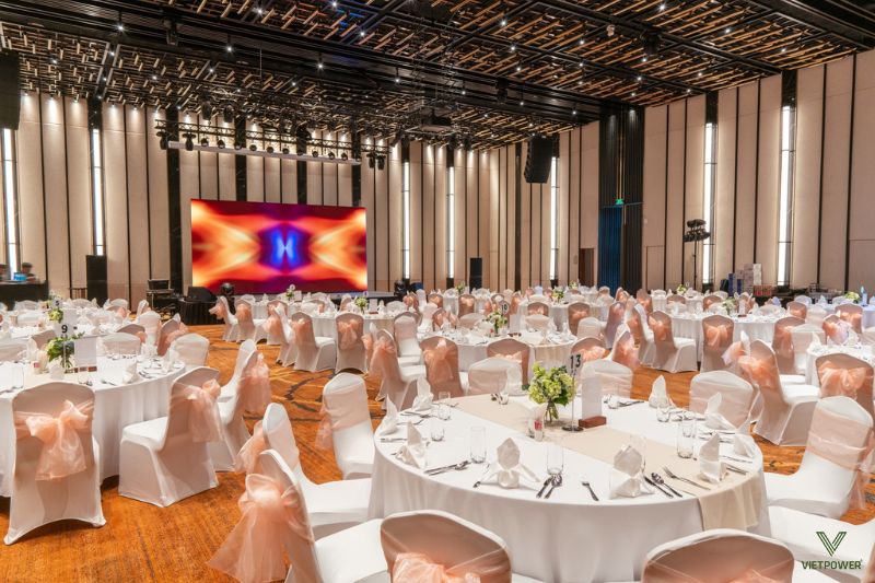 Movenpick Waverly được ưa chuộng cho các chương trình gala dinner vừa sang trọng vừa linh hoạt về quy mô