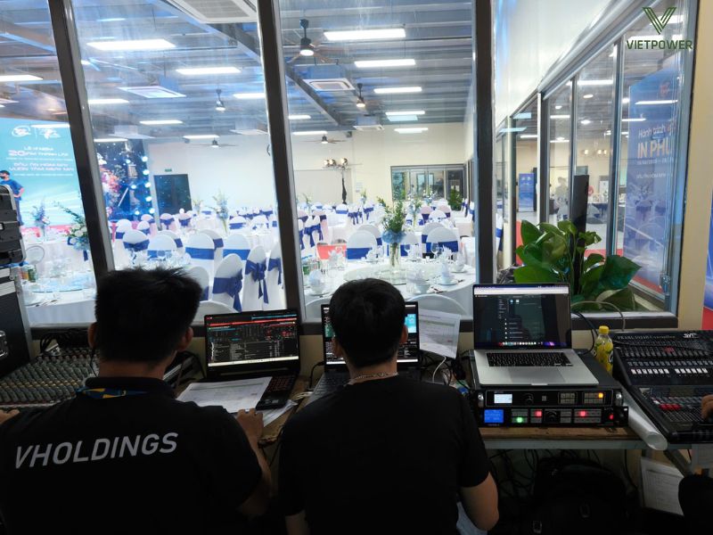 Chuẩn bị thiết bị và nhân sự sẵn sàng cho sự kiện