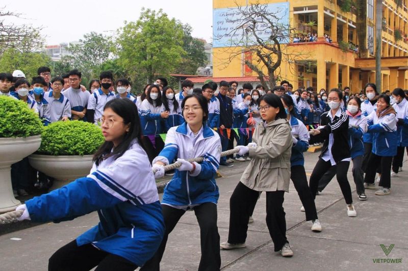 Trò chơi kéo co dễ tổ chức, phù hợp với nhiều độ tuổi