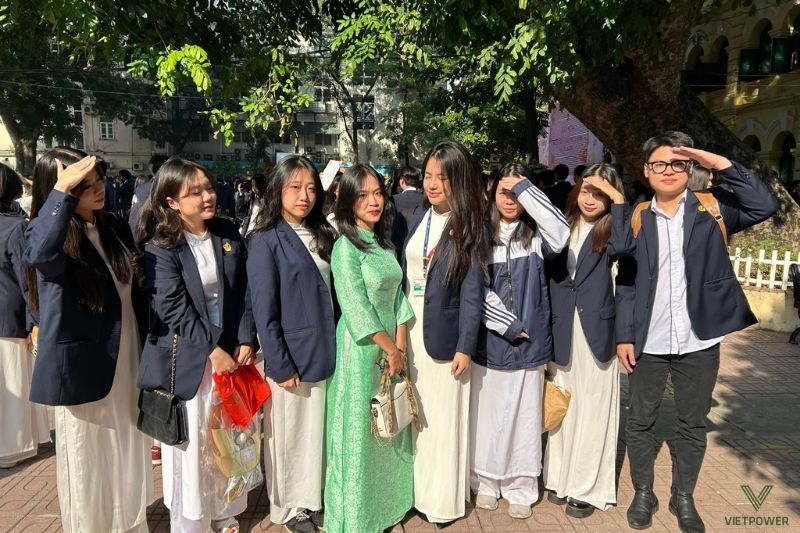 thầy cô còn là người truyền lửa đam mê, giúp học sinh tin vào ước mơ của chính mình