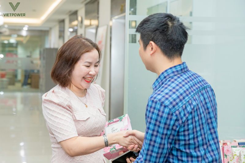 Lời chúc dành cho sếp nữ thể hiện sự tôn trọng