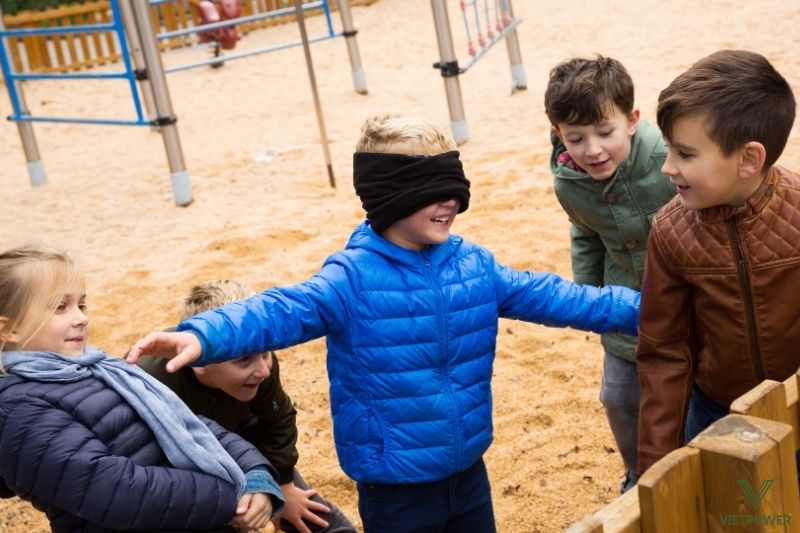 , “Bịt mắt bắt dê” luôn mang lại tiếng cười và giúp mọi người nhanh chóng hòa nhập