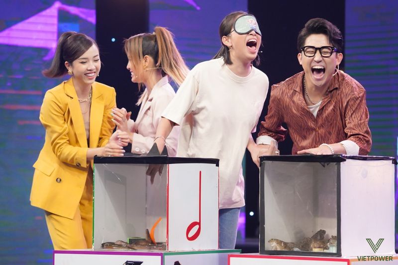 Trò chơi thử thách trí tưởng tượng và phản ứng nhanh của người tham gia