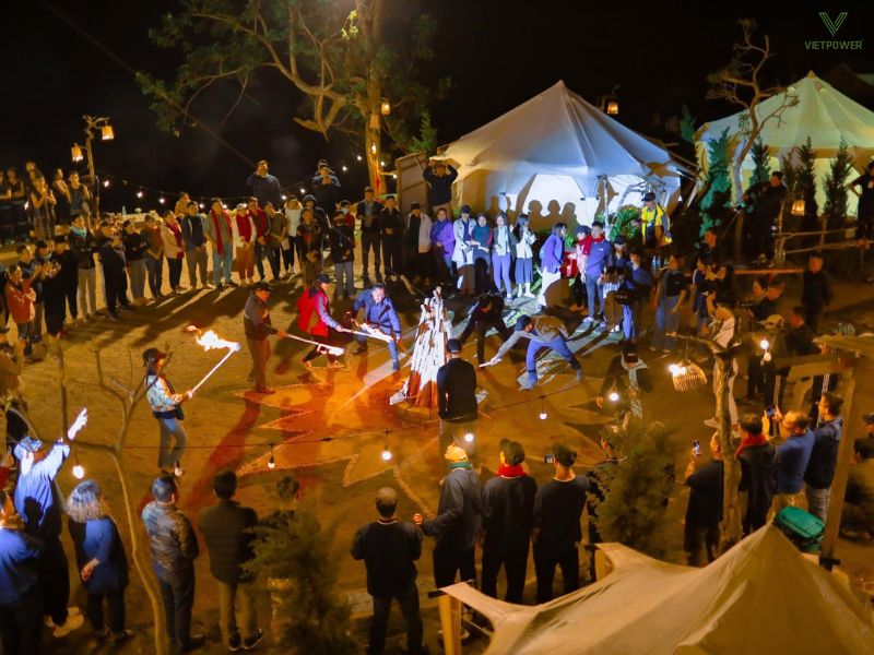 Gala dinner đốt lửa trại tại Cloud9 Glamping Đà Lạt