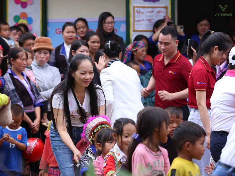 Hoạt động Hỗ trợ trẻ em mồ côi hoặc học sinh nghèo Hoạt động Hỗ trợ trẻ em mồ côi hoặc học sinh nghèo
