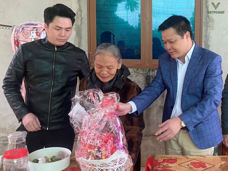 Hoạt động hỗ trợ gia đình khó khăn Hoạt động hỗ trợ gia đình khó khăn