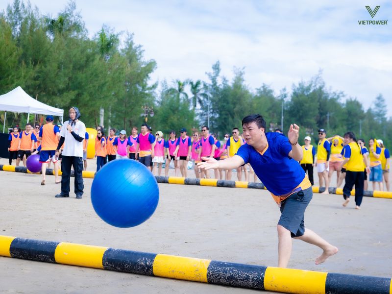 Vũng Tàu gần TP HCM, với bãi biển dài, các resort và khu vui chơi giải trí