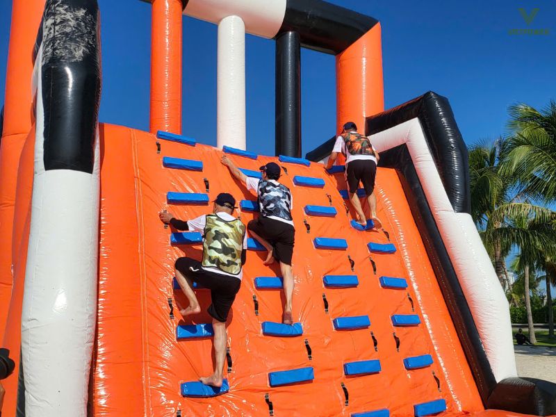 Phú Quốc mang đến không gian nghỉ dưỡng đẳng cấp với những bãi biển hoang sơ và resort cao cấp