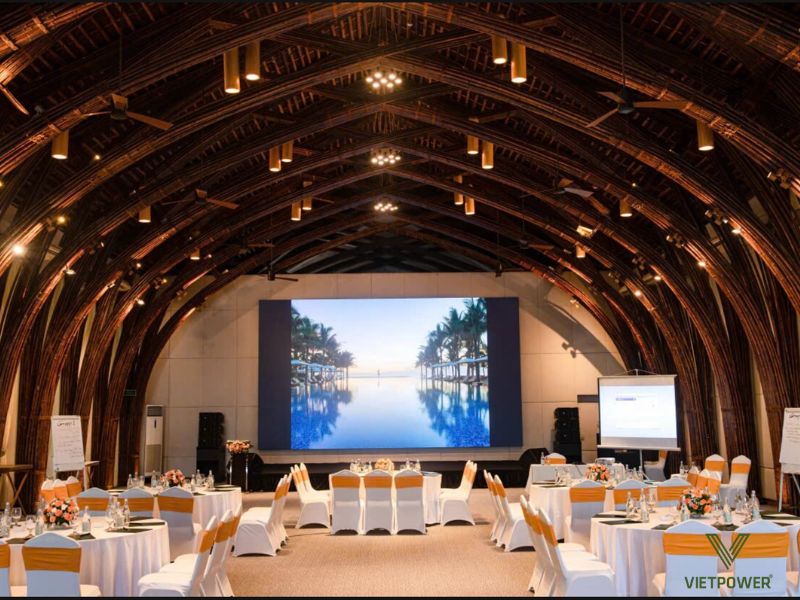 Không gian phải tương xứng với quy mô khách mời