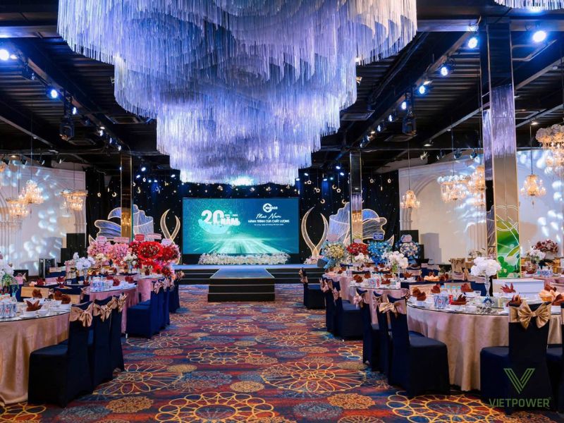 Diamond Palace Hạ Long – Sảnh rộng rãi, không gian hiện đại, phù hợp cho những đêm tiệc gala hoành tráng và ấn tượng