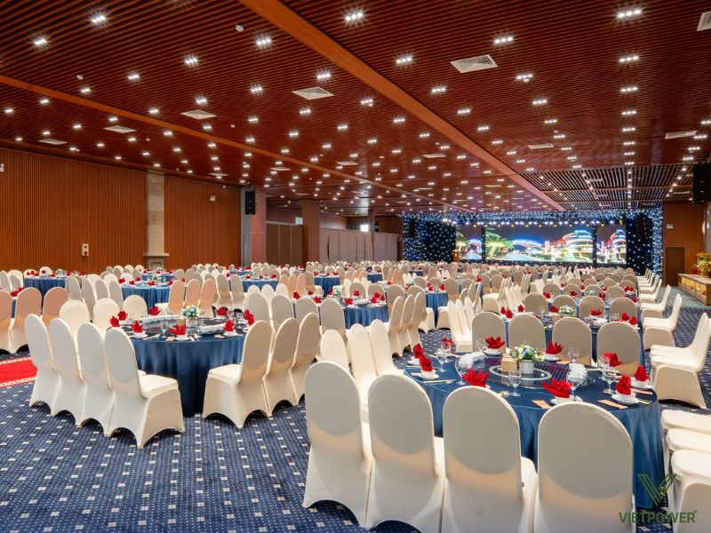 D’Lioro Hotel & Resort Hạ Long sở hữu sảnh tiệc rộng, view đẹp